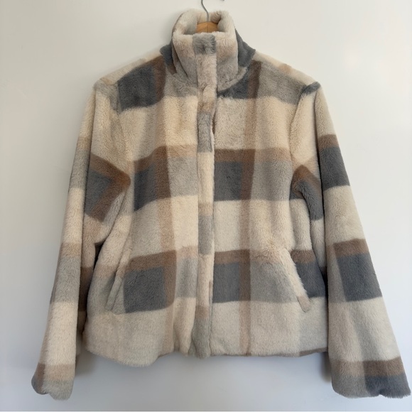 ACOA faux fur plaid jacket in size: small - Picture 2 of 6